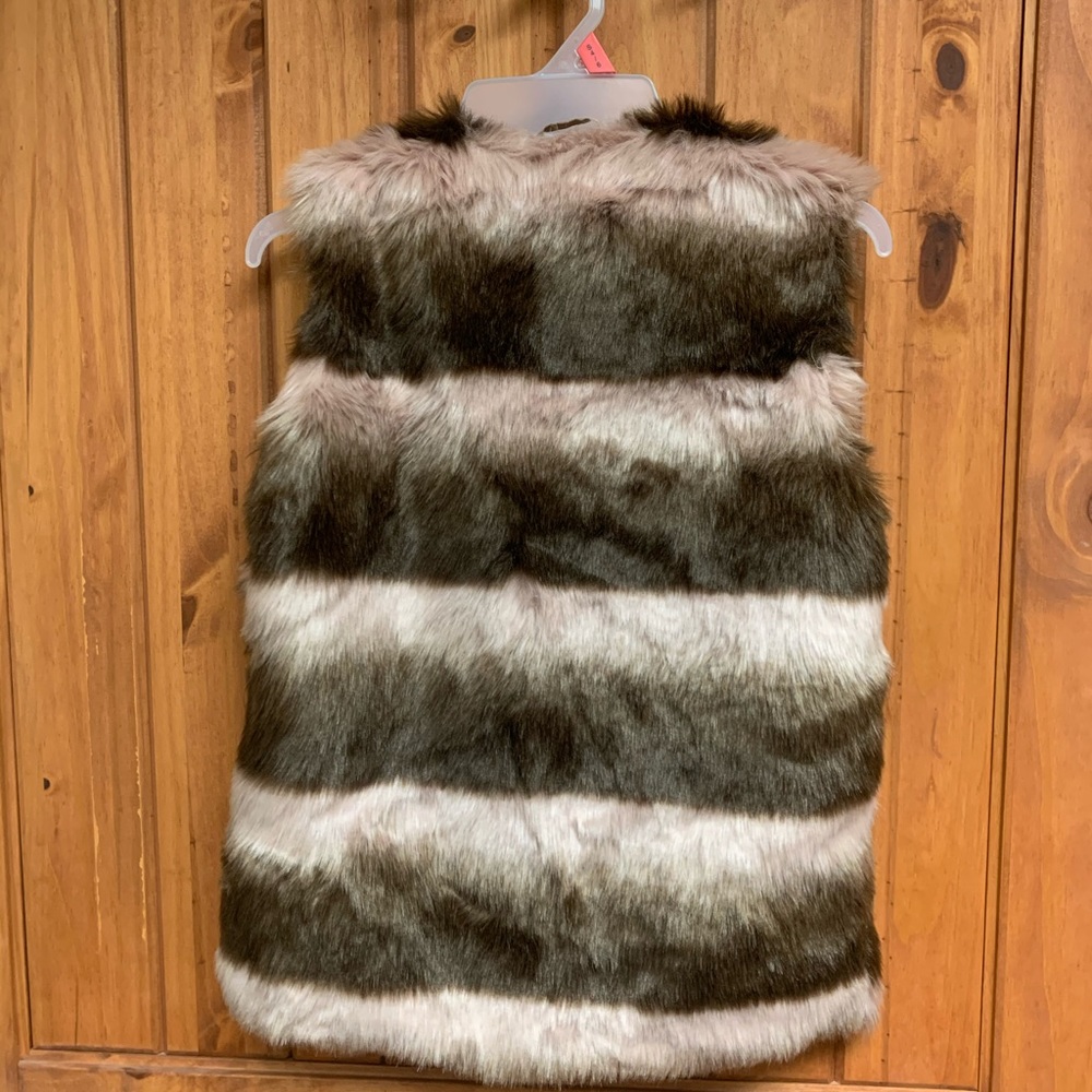 Faux Fur Vest - Picture 4 of 4